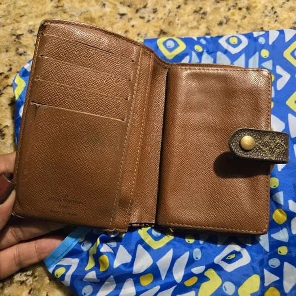 Louis Vuitton Monogram Wallet-WELL LOVED! - Picture 8 of 9